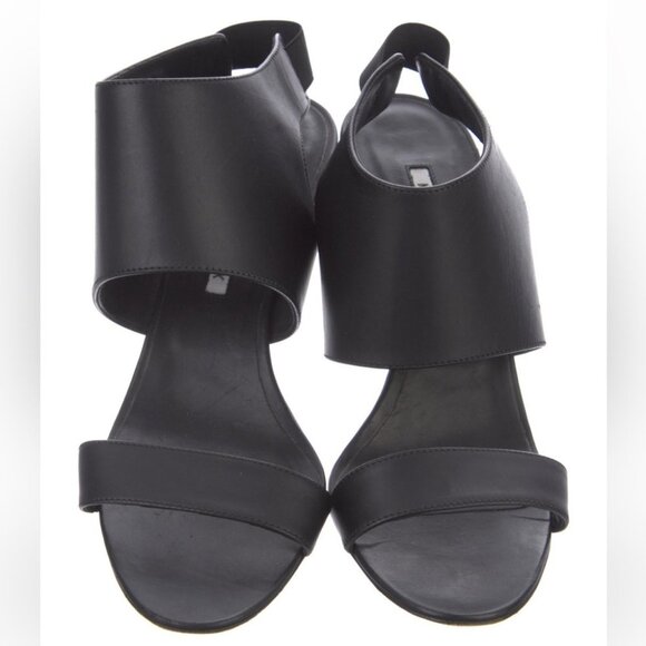 Manolo Blahnik Black Leather Slingback Sandals - Picture 3 of 14